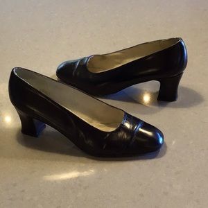 Stuart Weitzman Square Toe Leather Heels Size 9